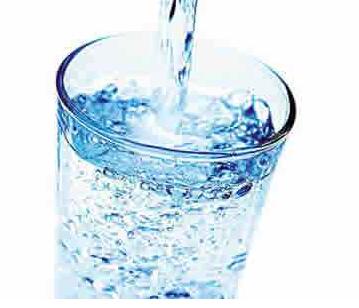 阿兰亮相深港澳车展 精致西装宛若“干练女强人”‘太阳成tyc7111cc官网’(图3) tyc7111cc太阳成集团